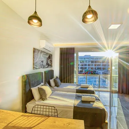 Apartment Courtyard Long *