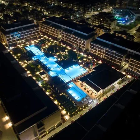 Courtyard Long *