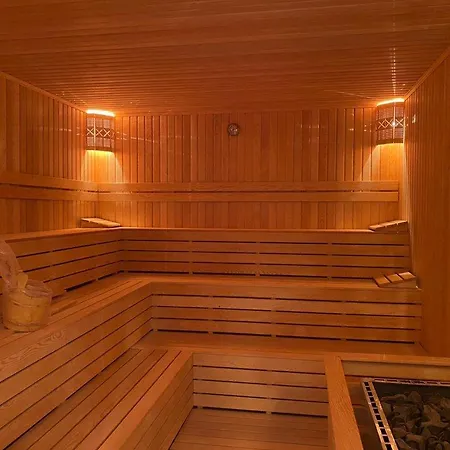 Courtyard Long Daire *