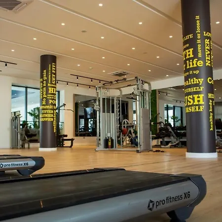 Daire Courtyard Long