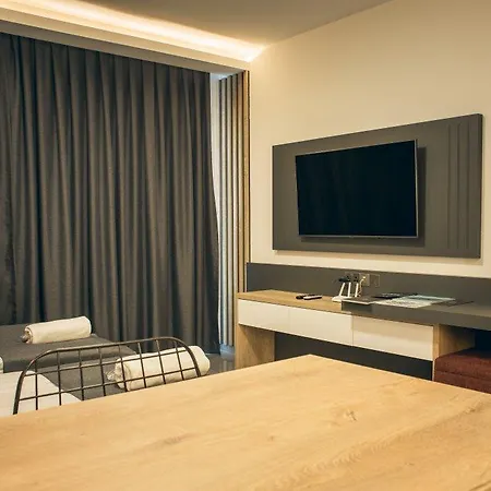 Daire Courtyard Long *