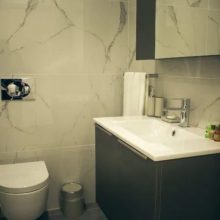 Courtyard Long Daire *