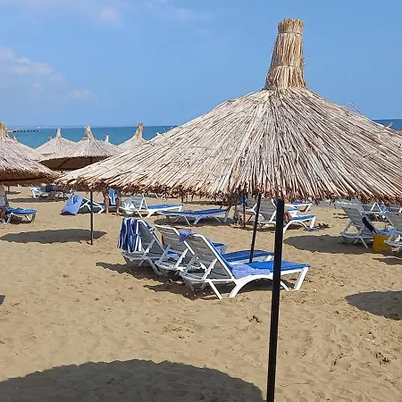 Daire Courtyard Long