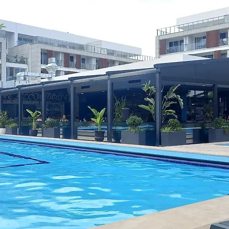 Courtyard Long Apartment *