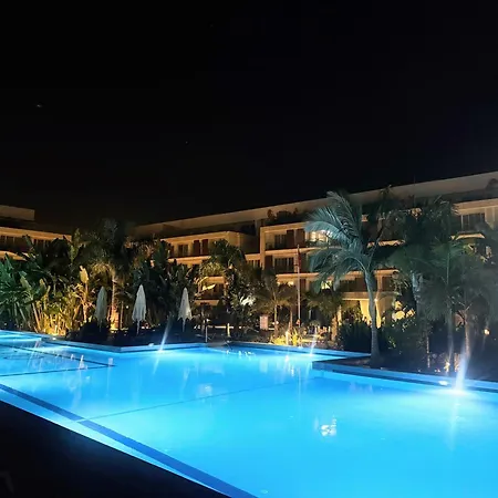 Courtyard Long