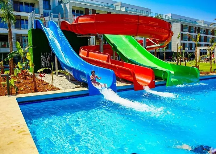 Apartment Courtyard Long *