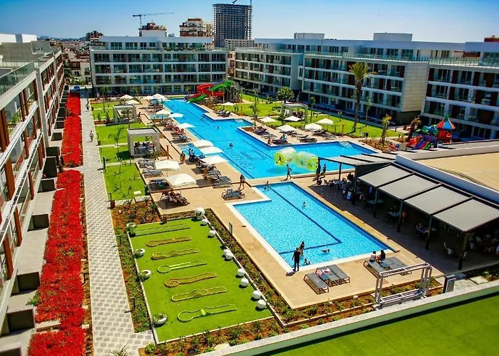 Apartment Courtyard Long