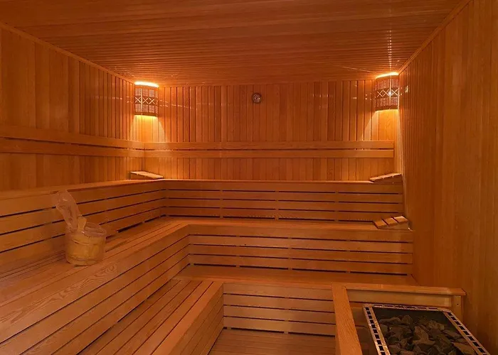 Courtyard Long Apartment *