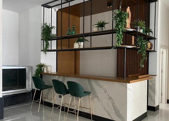 Courtyard Long Apartment *