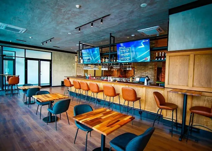 Courtyard Long Apartment *