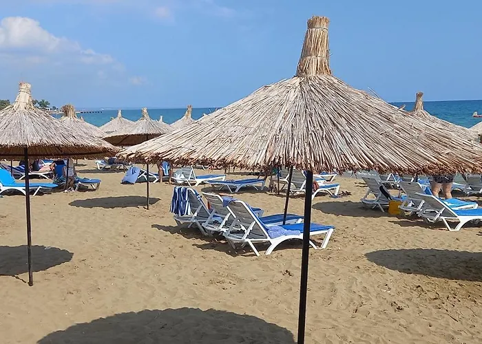 Apartment Courtyard Long