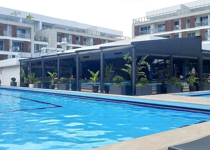 Courtyard Long Apartment *