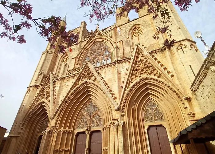 Apartment Courtyard Long *