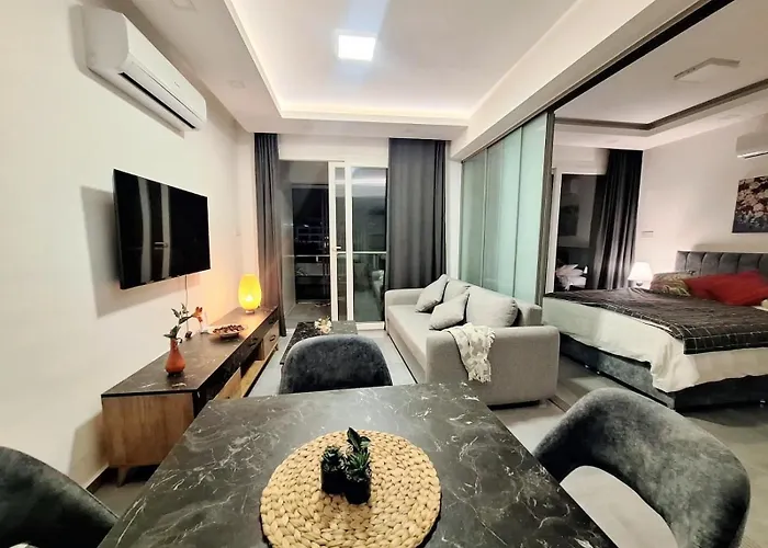 Courtyard Long Apartment