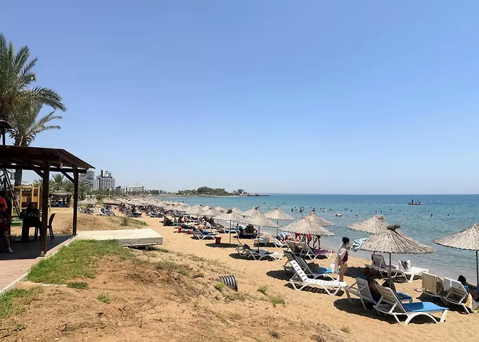 Apartment Courtyard Long