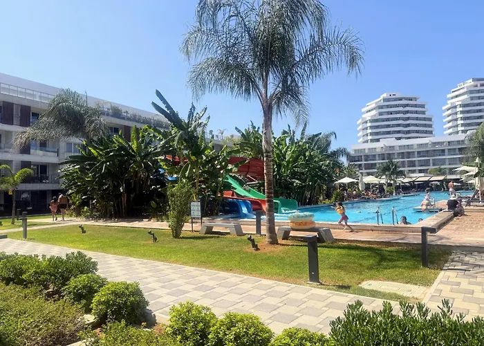 Courtyard Long Apartment